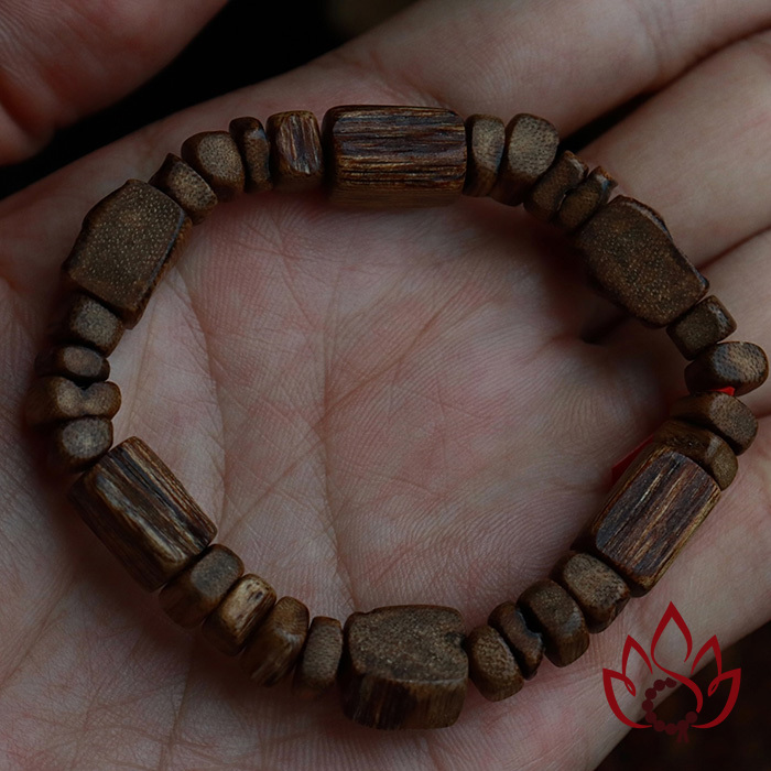 Vòng Trầm Hương Bất Quy Tắc | Trầm Kiến Tự Nhiên Lâu Năm